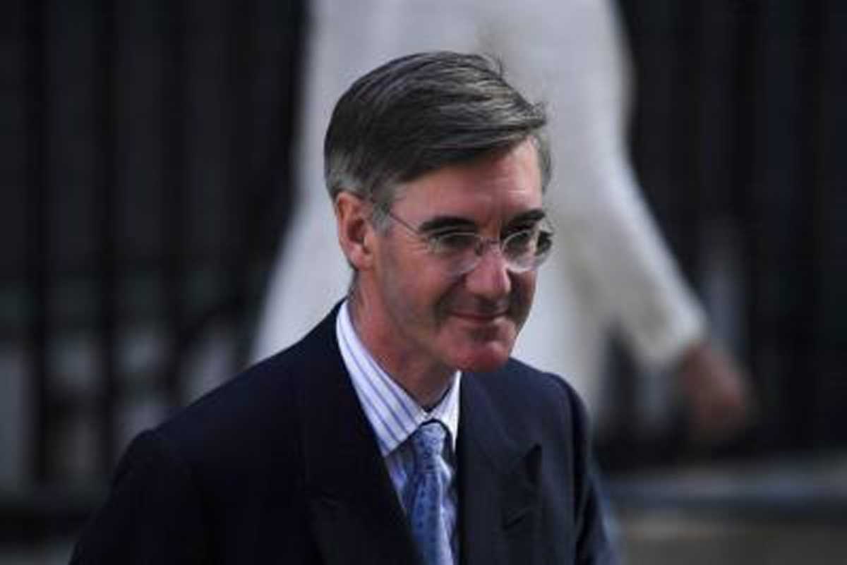 लिज ट्रस के वफादारों ने बर्खास्त होने से पहले कैबिनेट छोड़ा